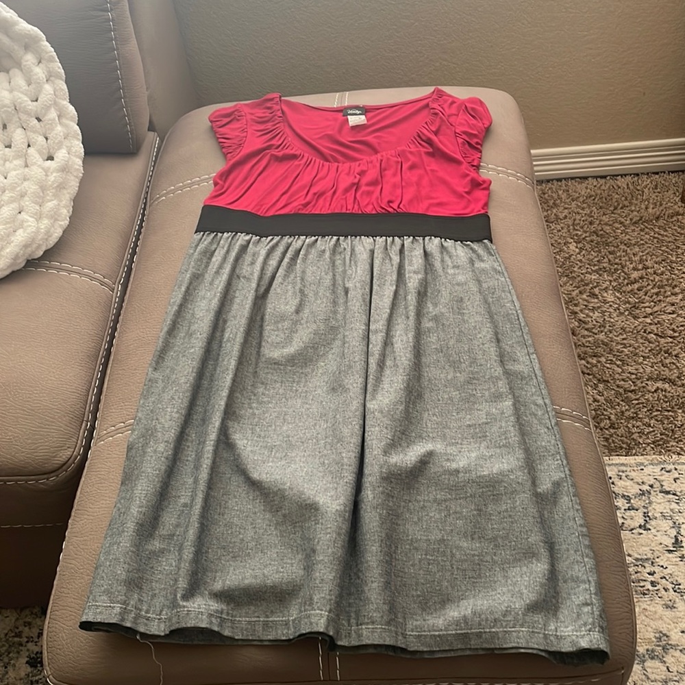 Business casual dress. Great condition. Below knee.
